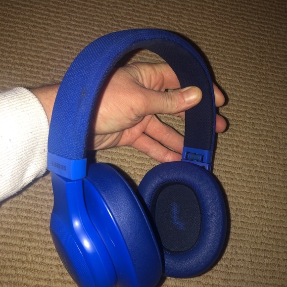Royal Blue JBL E55BT Slighty Used! - Picture 3 of 5
